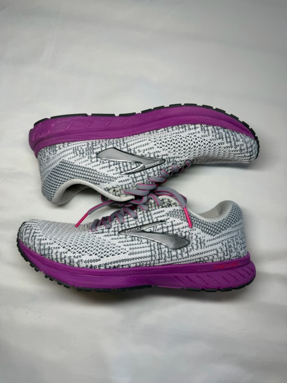 Brooks Revel Running Shoes Women’s Size 6.5 Gray Pink Athletic Sneakers